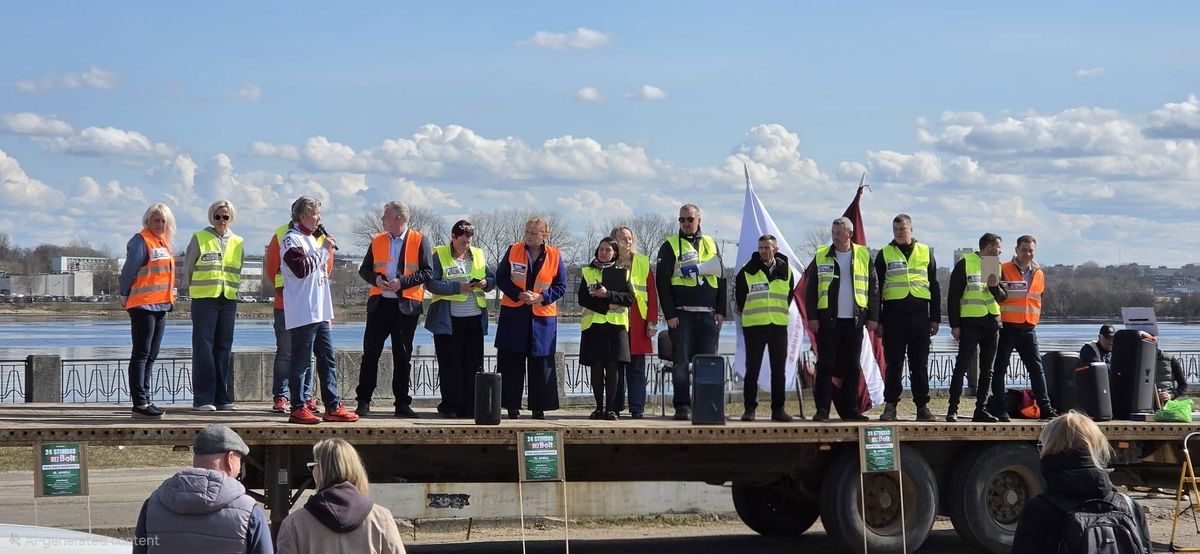 Taksometru nozares protesta dalībnieki Rīgā
